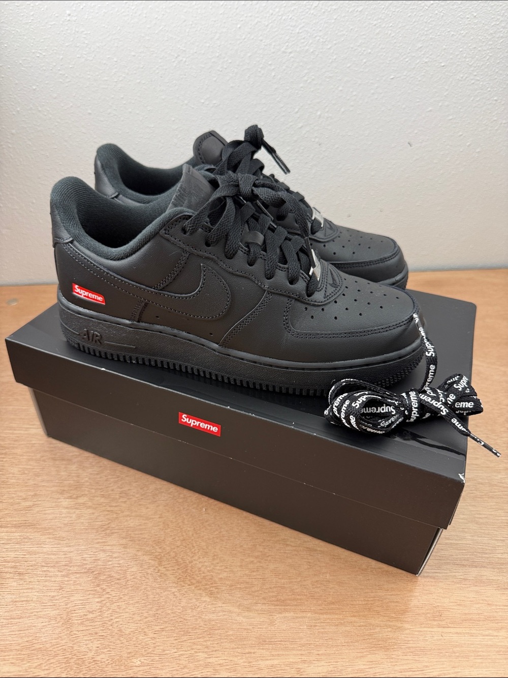 Nike Air Force 1 Low x Supreme Black